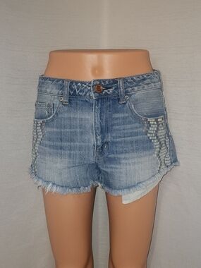 Light Blue Denim Frayed Hem Women's Shorts